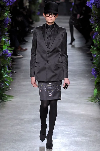 Look 2